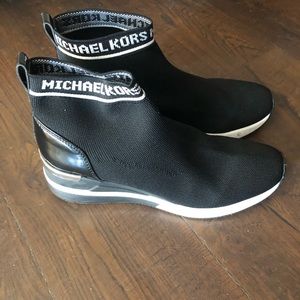 👞Michael Kors Skyler StretchKnit Sneakers